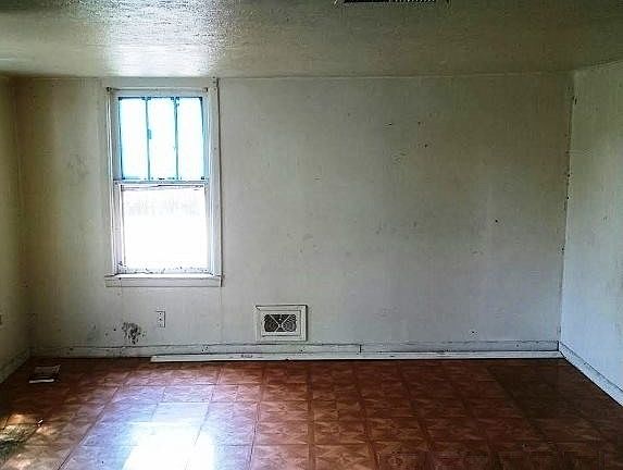 2nd image of 212 Woodrow St