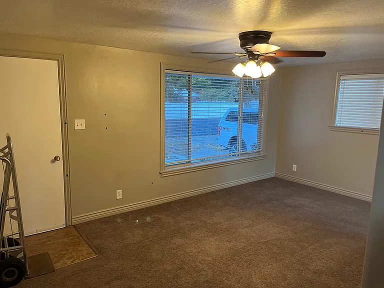 379 N 250 E — Photo 11