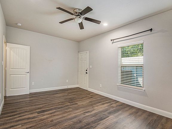 3rd image of 1304 Orange Ave