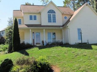 10 Deer Run Dr, Etters, PA 17319