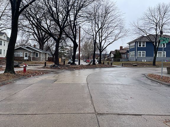 5th image of 2650 Irving Ave N