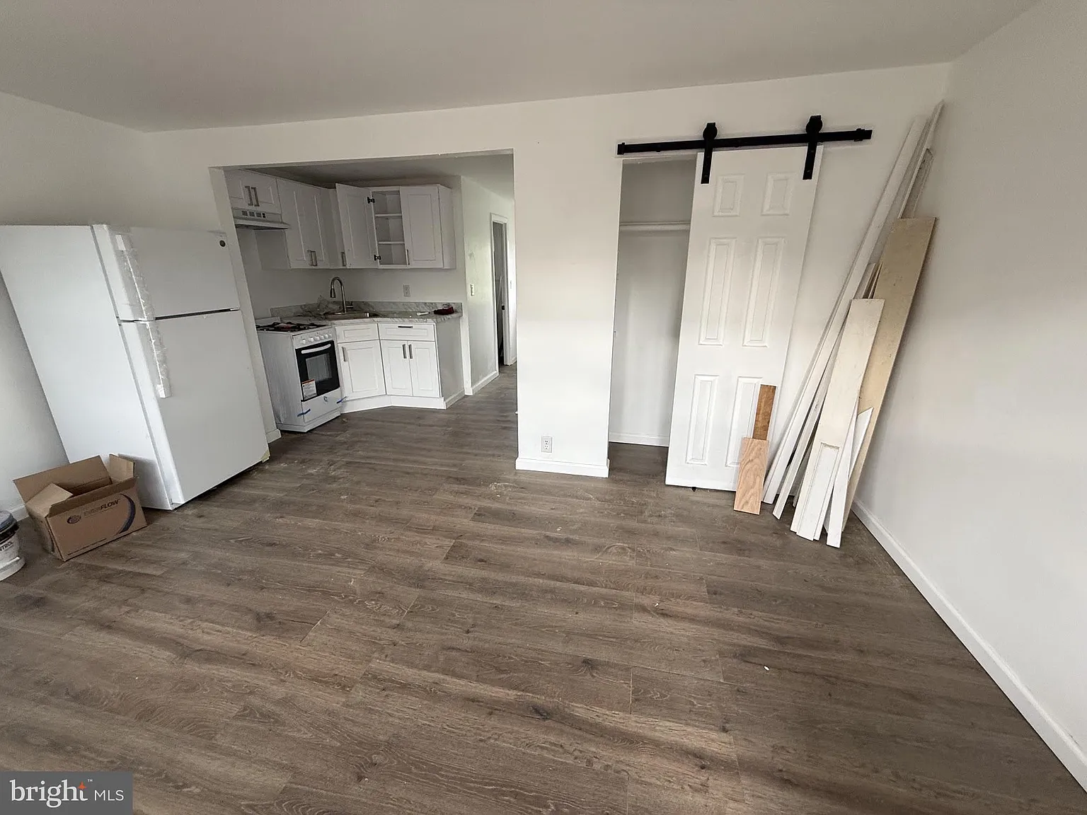 2 bed, 600 sqft, $1,810 — Photo 2