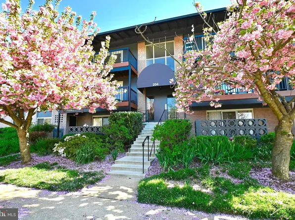 204 Park Terrace Ct SE APT 30, Vienna, VA 22180
