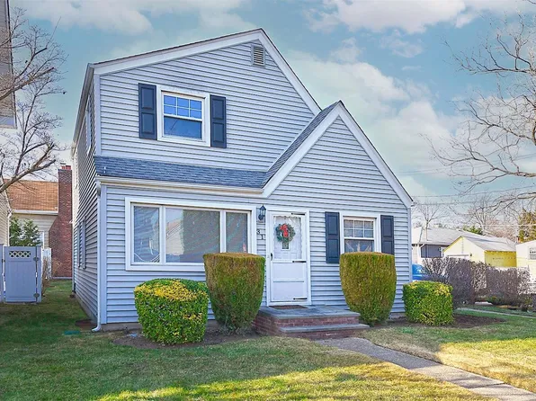 31 Plainfield Avenue, East Rockaway, NY 11518