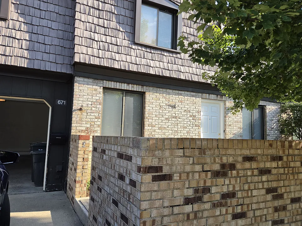671 Tollis Pkwy