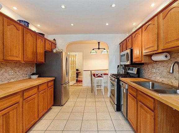 5th image of 7362 N Damen Ave APT 2N