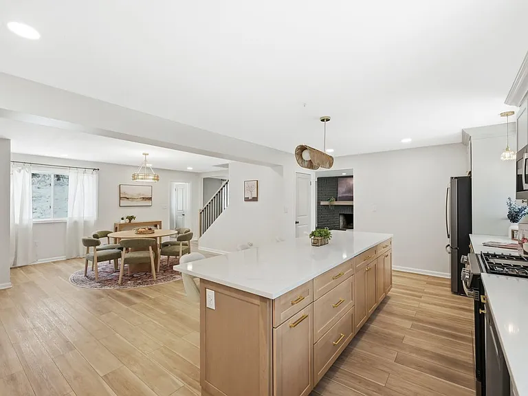 624 Orchard Hill Dr — Photo 3