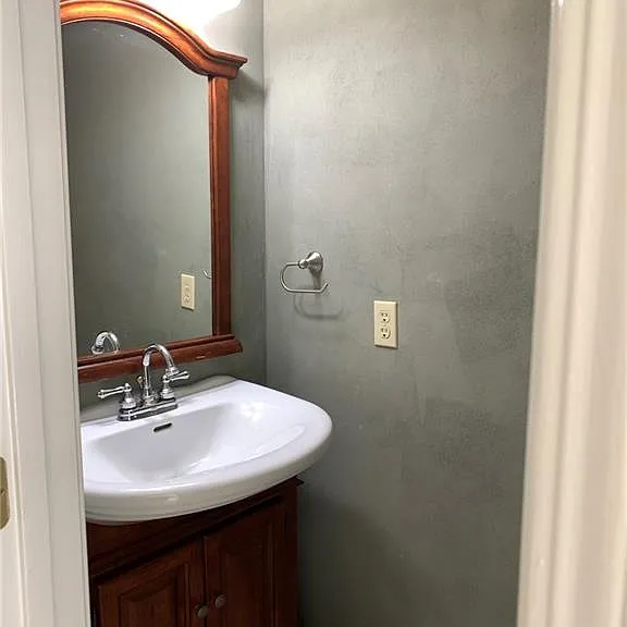 4536 Woodlawn Lake Dr — Photo 20