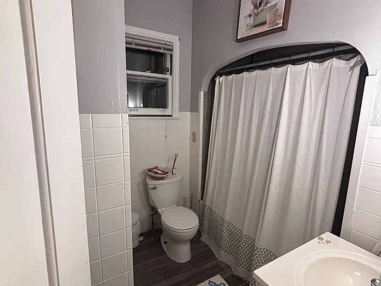 41 Manning Blvd #1B — Photo 4