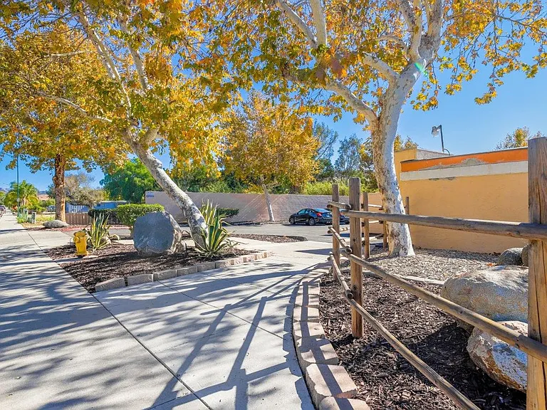 Monte Vista Apartments — Photo 40