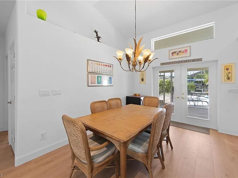 170 SW 52nd St — Photo 11