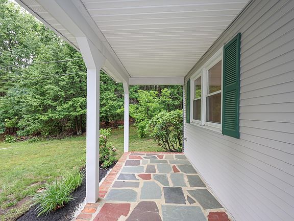 4th image of 20 Wheaton Drive