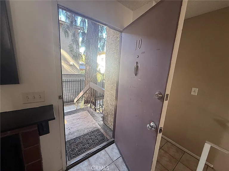 9131 Burnet Ave #10 — Photo 46