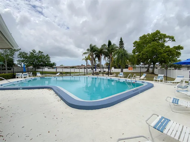 2242 Pinewood Villas Dr — Photo 30