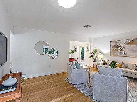 3rd image of 1022 NE 114th St