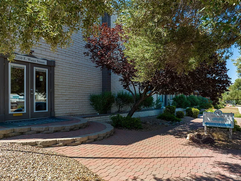 Waters Edge Apartments — Photo 15