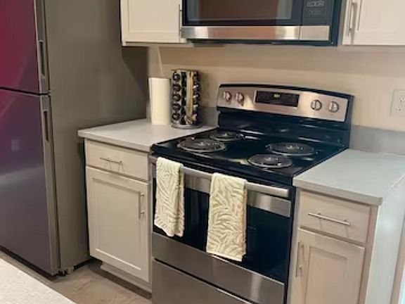 Cook like a Rockstar in our fully-equipped kitchen! *This is a shared space with other guests*