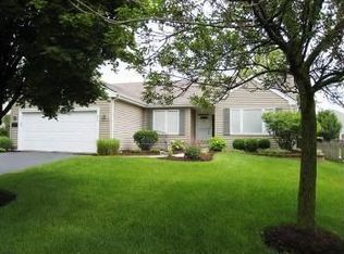 459 Essex Pl, Carol Stream, IL 60188