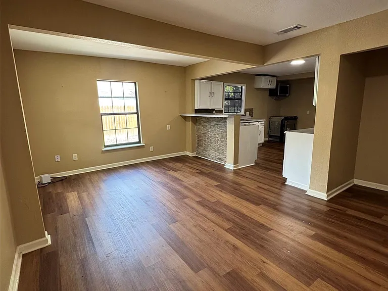 1311 Pershing St — Photo 2