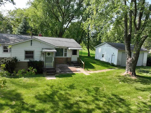 810 S Barnes St, Burnettsville, IN 47926