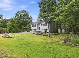 105 Ledgewood Dr, East Stroudsburg, PA 18301