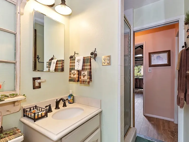 1035 Nesthorn Dr — Photo 7