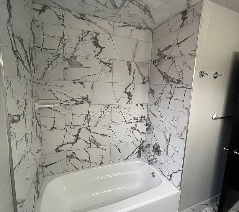 649 W Maple Rd Apt 4, photo 9