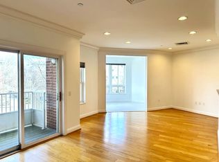 629 Hammond St UNIT E205, Brookline, MA 02467