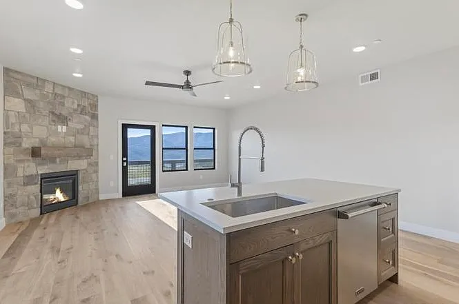 1124 W Vos Cir #201 — Photo 21