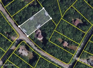 White Tail Cir, Hawley, PA 18428