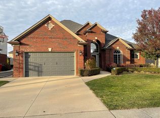 19345 Gold River Dr, Macomb, MI 48044