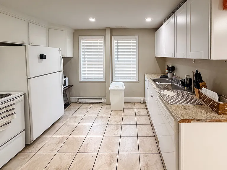 1718 Forest Ave — Photo 6