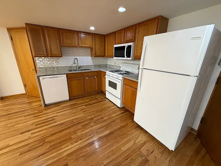 1237 N Noble St #1F — Photo 17