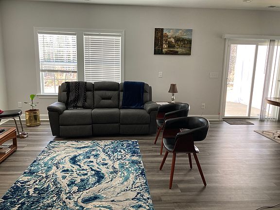4th image of 816 Kingworth Way
