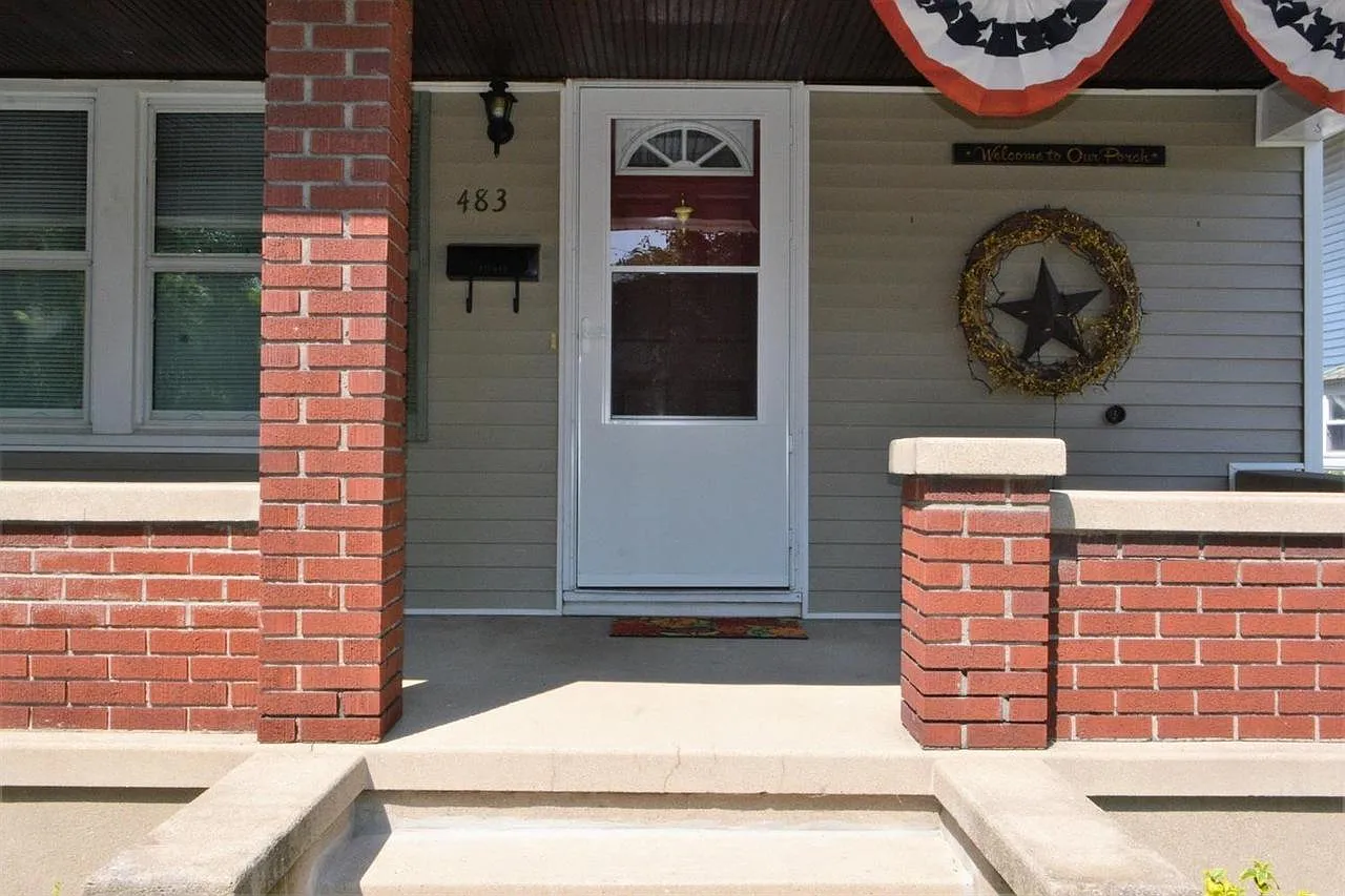 3 bed, 1370 sqft, $1,895 — Photo 3