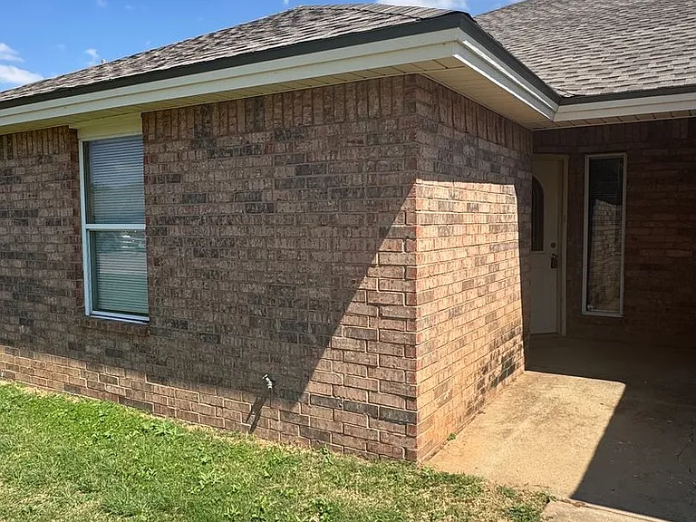1208 N Bangor Ave — Photo 2