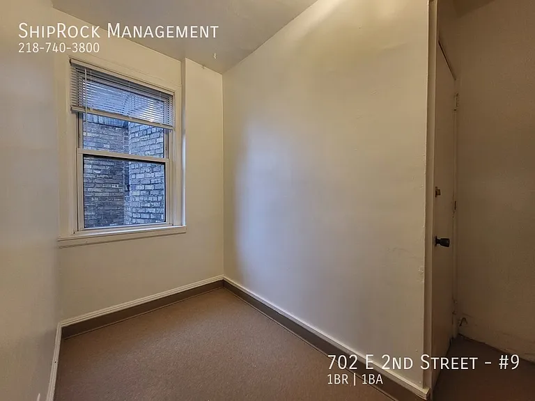 702 E 2nd St #9 — Photo 7