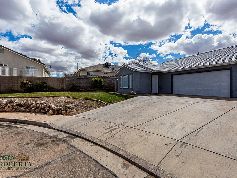 1042 N 1340 West Cir #1 — Photo 3