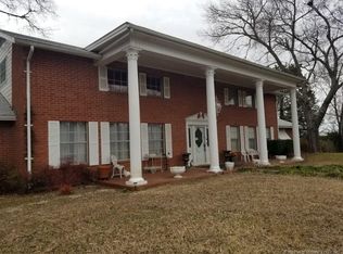 2113 E 2050 Rd, Hugo, OK 74743