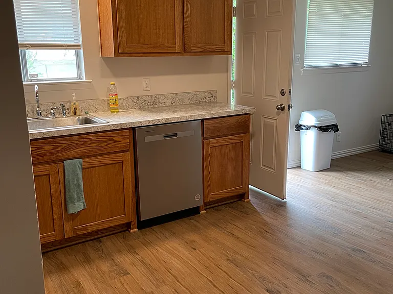 3520 Sunnydale Ln — Photo 7