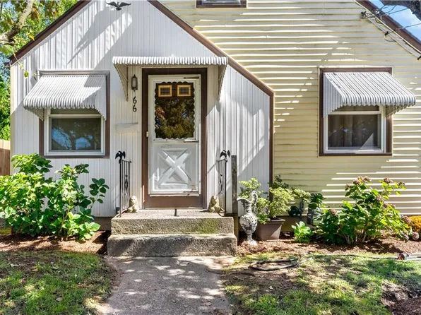 66 Larchmere Dr, Rumford, RI 02916