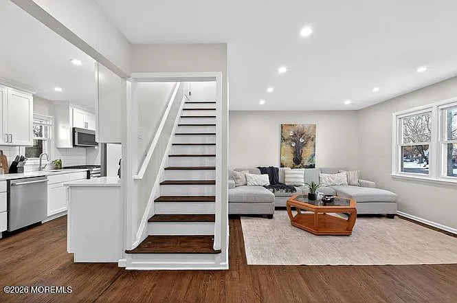5 Lois Ave — Photo 22