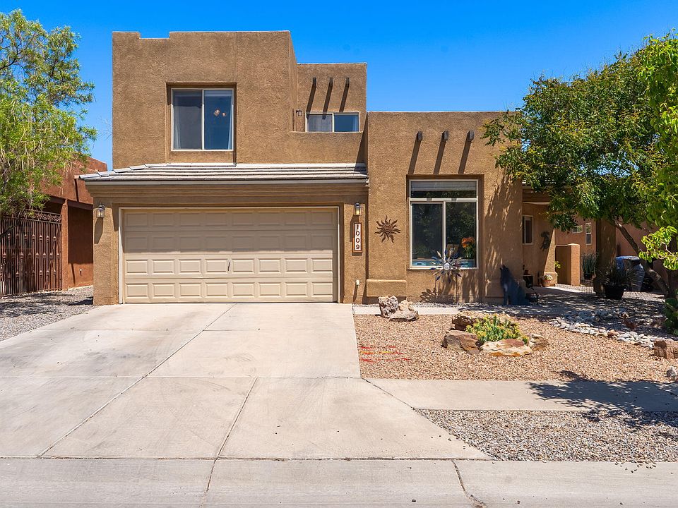 1st image of 1009 Calle Corvo NE