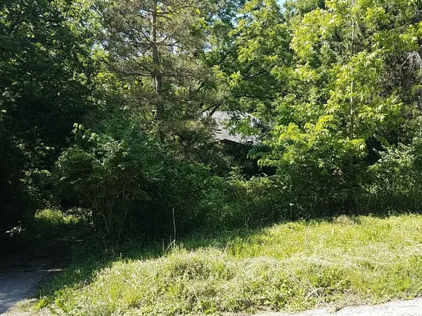 4303 E 55th St, Kansas City, MO 64130