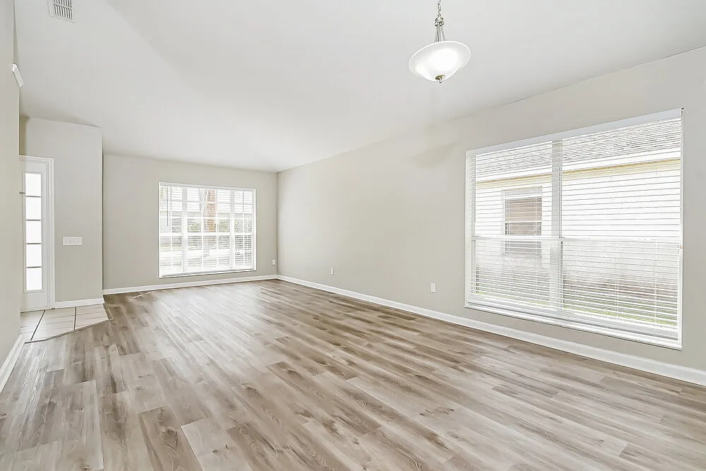 3 bed, 2.0 bath, 1956 sqft, $2,390 — Photo 4