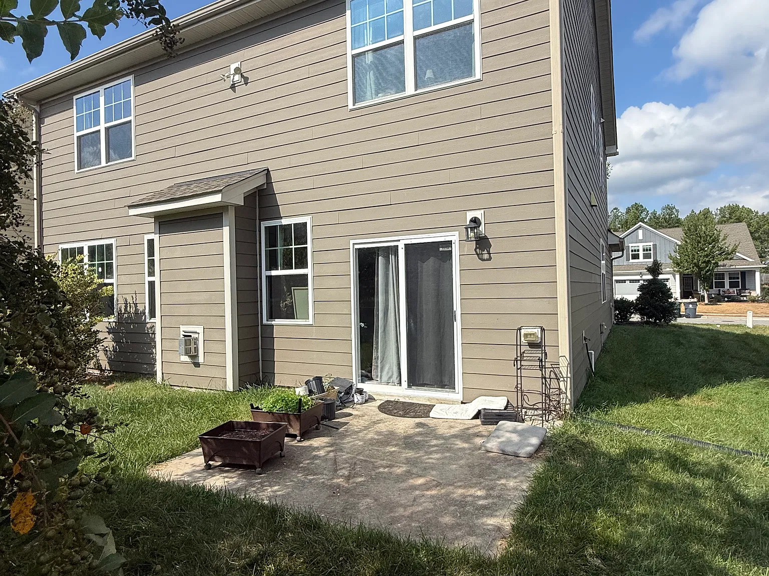 4 bed, 2328 sqft, $2,650 — Photo 4