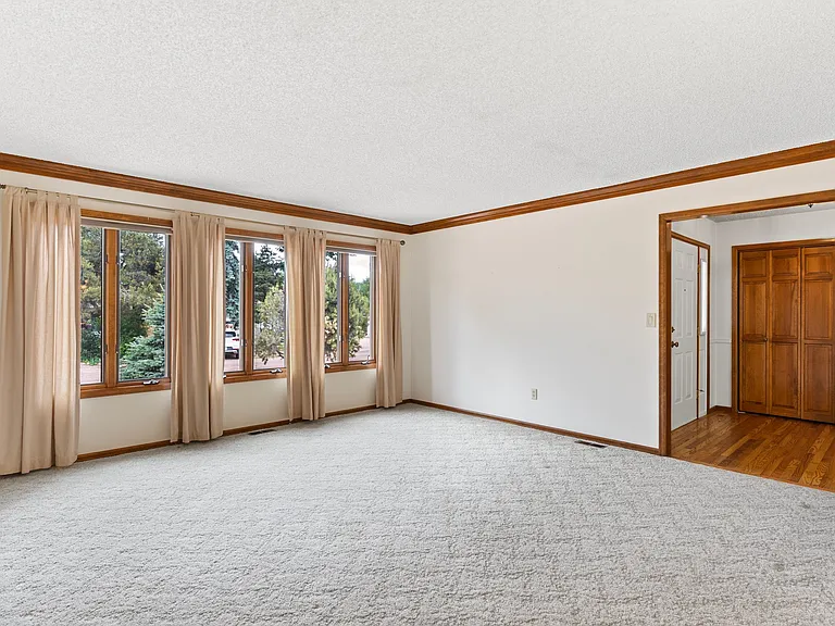 405 Union Pl — Photo 2