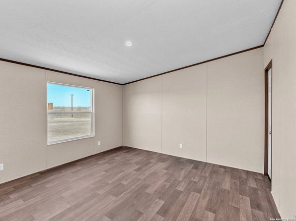 2549 FM 1332, Jourdanton, TX 78069