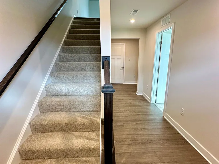 325 E Cochran St — Photo 6