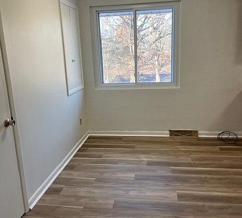 4th image of 2404 Meadowlark Ln